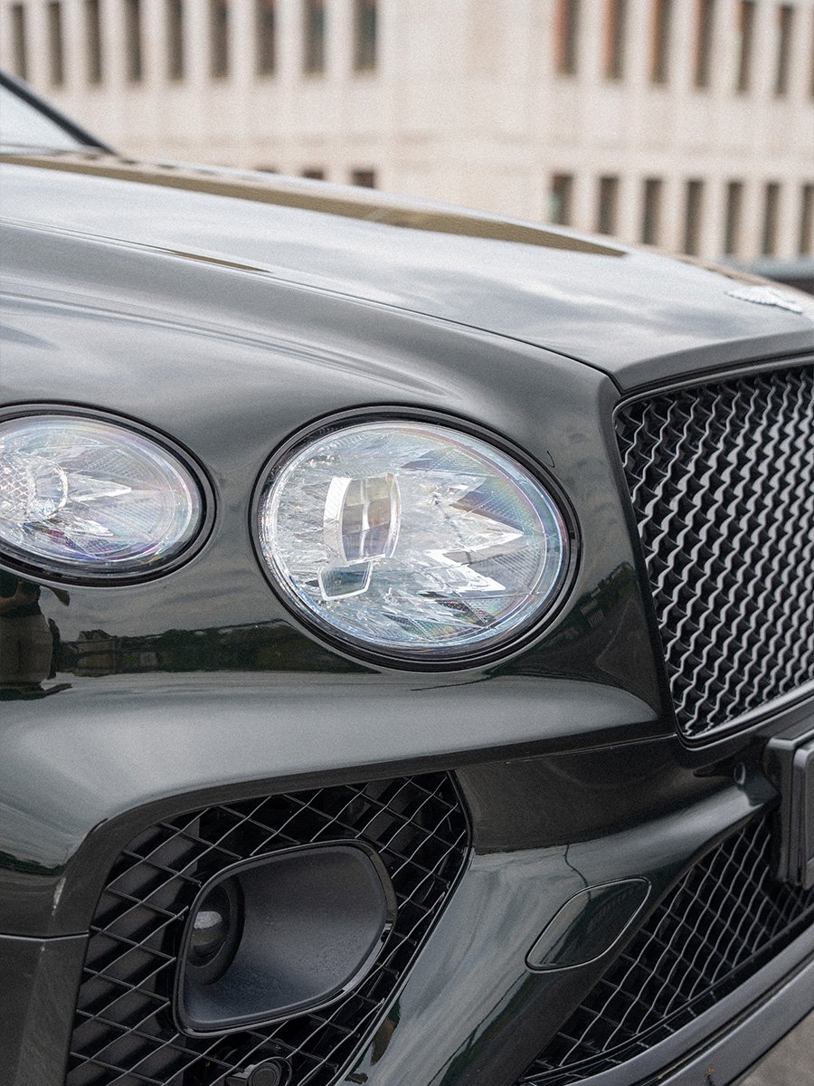 bentley-bentayga-azure-v8-fx679m4-900x1200-02