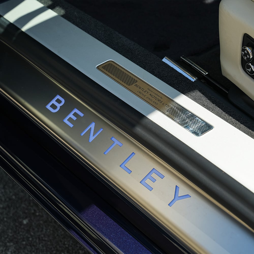 bentley-continental-gt-w12-cabrio-hs59fp7-1000x1000-02