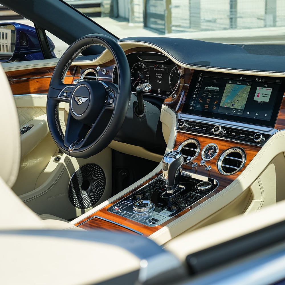 bentley-continental-gt-w12-cabrio-hs59fp7-1000x1000-05