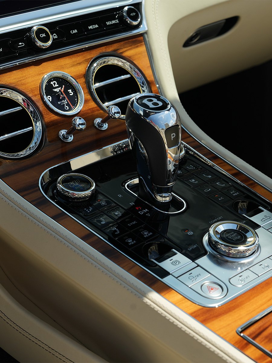 bentley-continental-gt-w12-cabrio-hs59fp7-900x1200-04