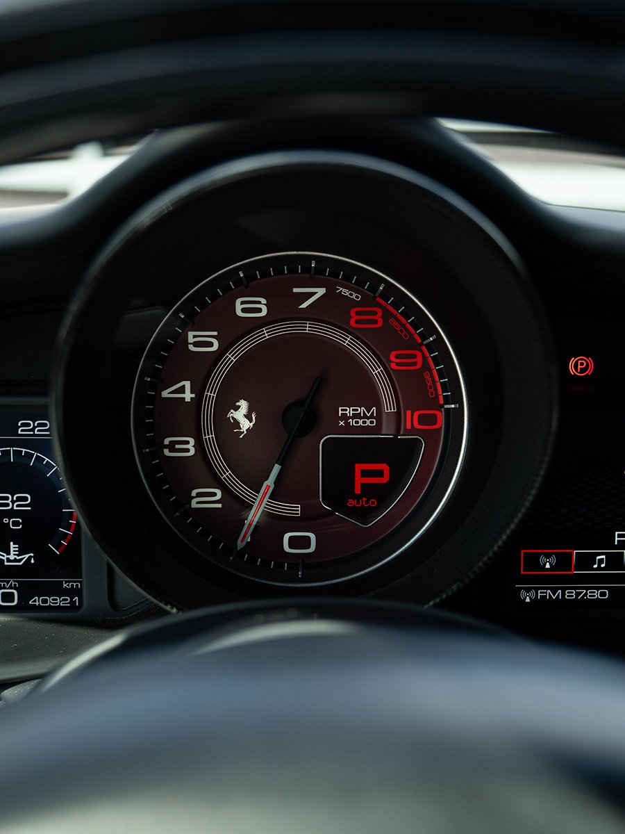 ferrari-488-gtb-est2325-900x1200-web-03