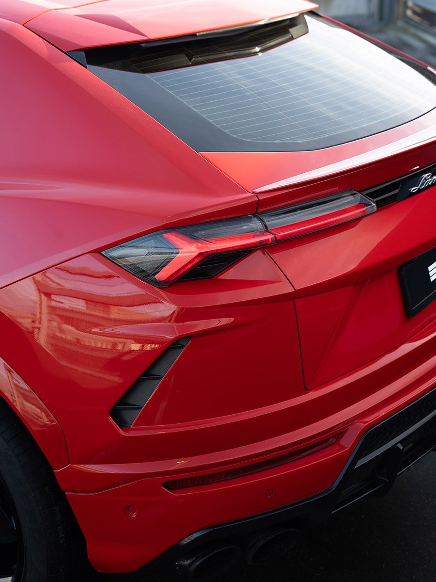 lamborghini-urus-hs61a92-900x1200-web-01
