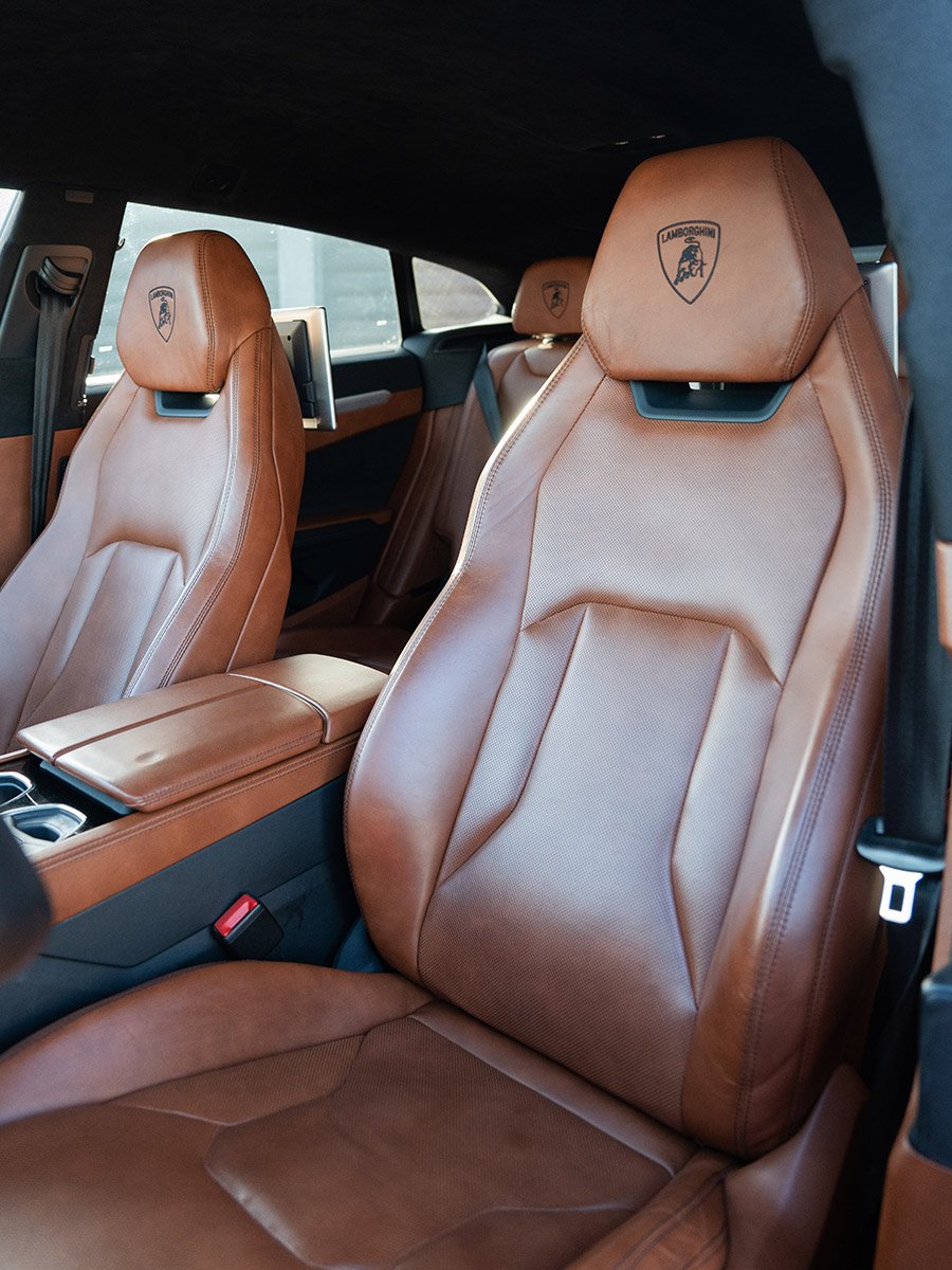 lamborghini-urus-hs61a92-900x1200-web-02