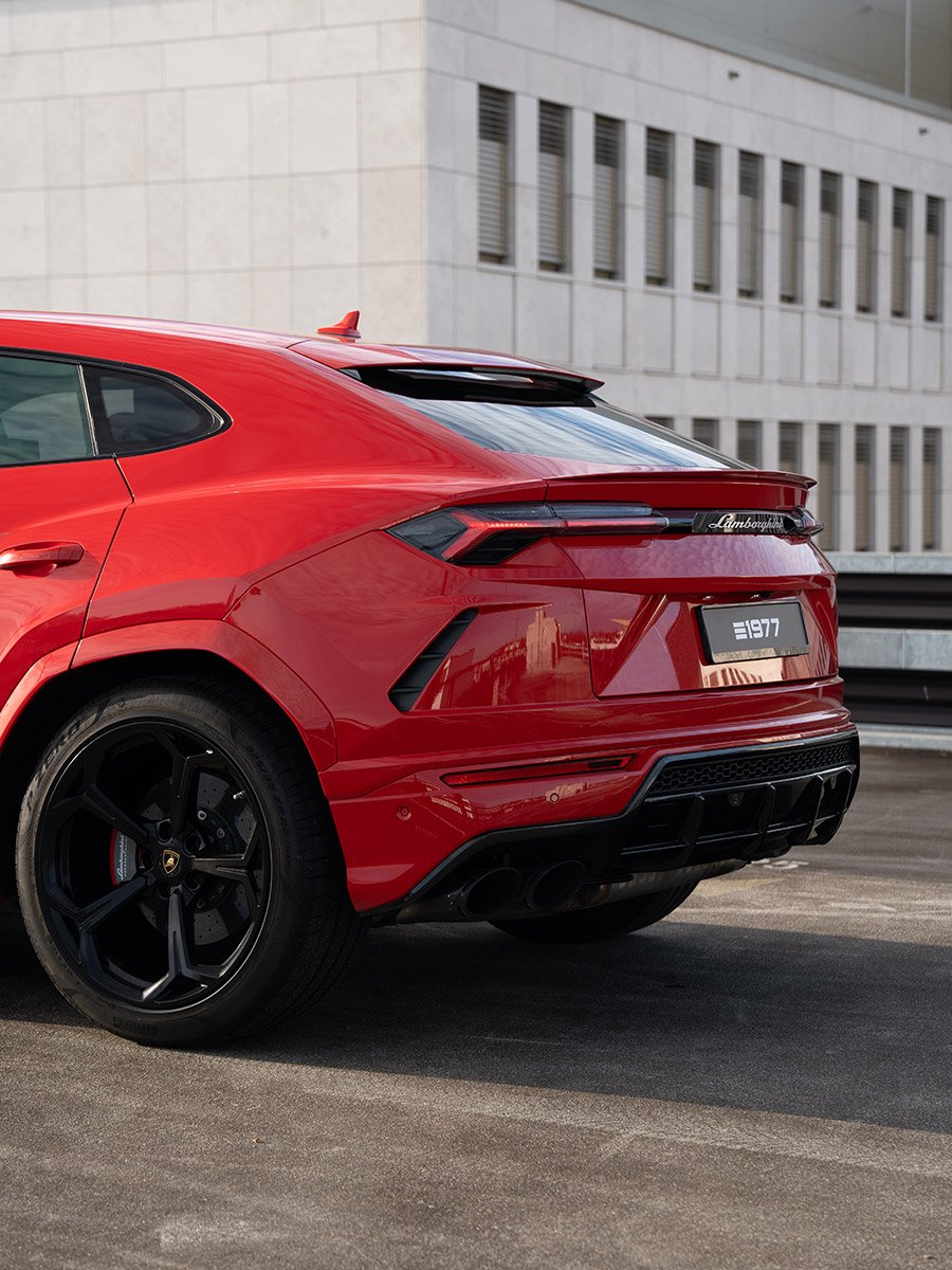 lamborghini-urus-hs61a92-900x1200-web-05