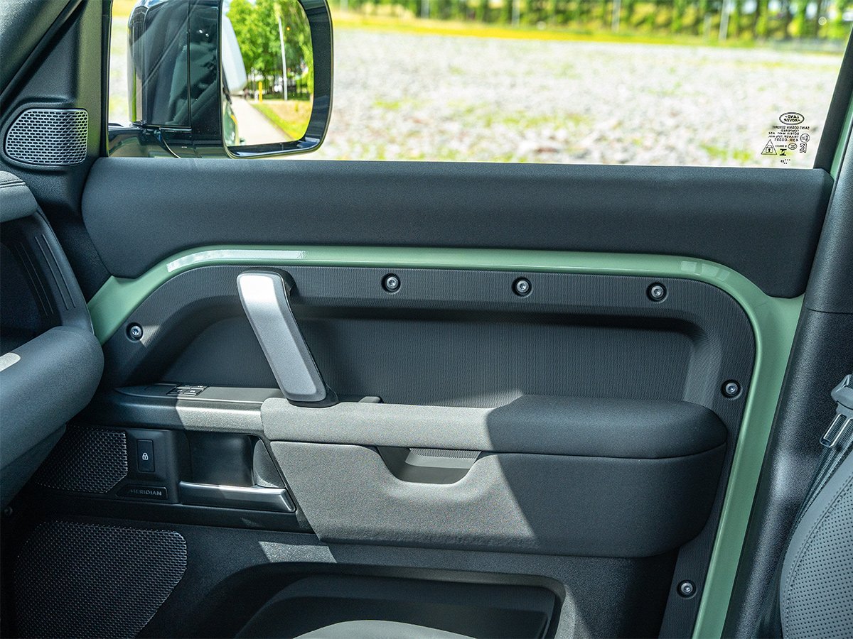 land-rover-defender-110-75th-limited-edition-hs15fp3-1200x900-05