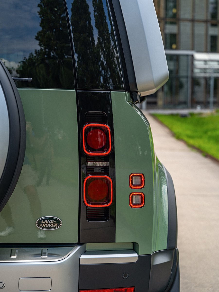 land-rover-defender-110-75th-limited-edition-hs15fp3-900x1200-02