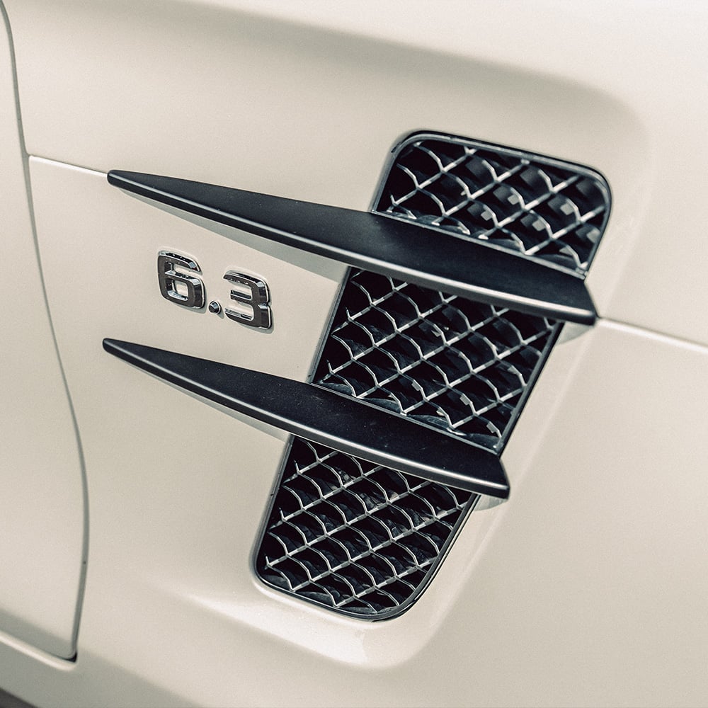 mercedes-benz-sls-amg-roadster-gt-hs761sq-1000x1000-02