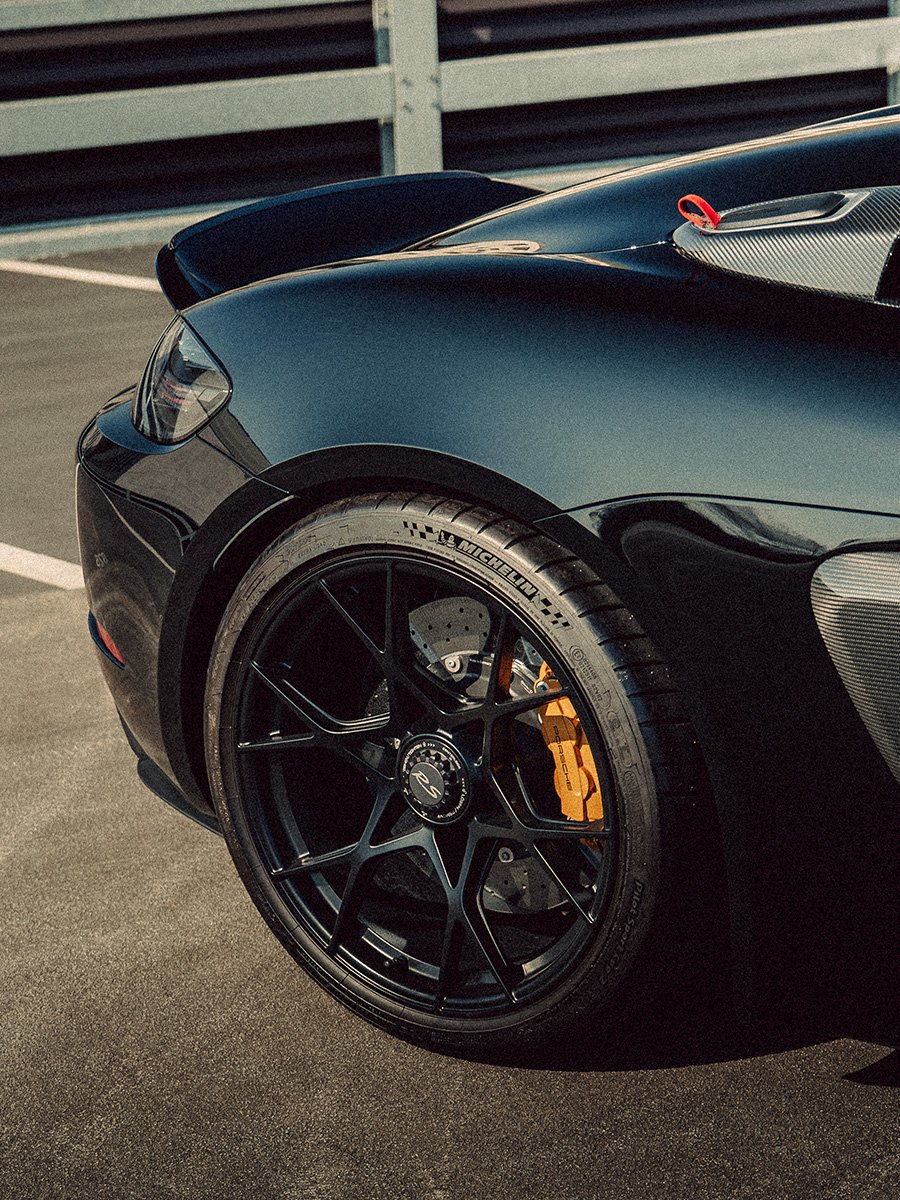 porsche-718-boxster-spyder-rs-hs326b1-900x1200-01