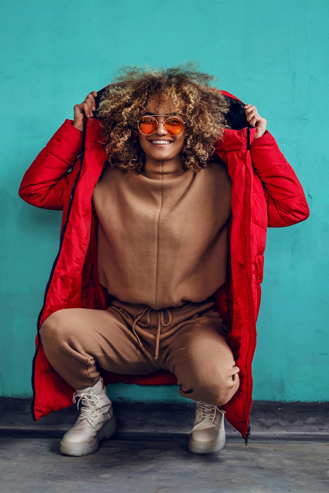 teaser-people-frau-rote-jacke-1067x1600