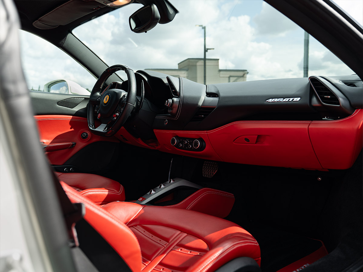 Ferrari 488 GTB Interieur Thumb